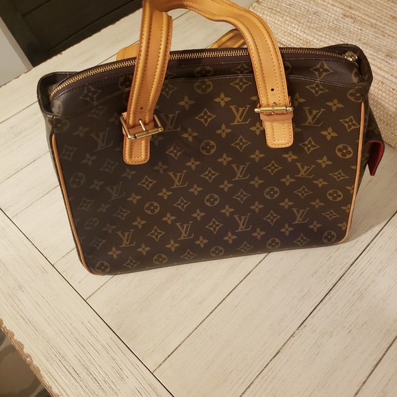 Louis Vuitton - Picture 6 of 8